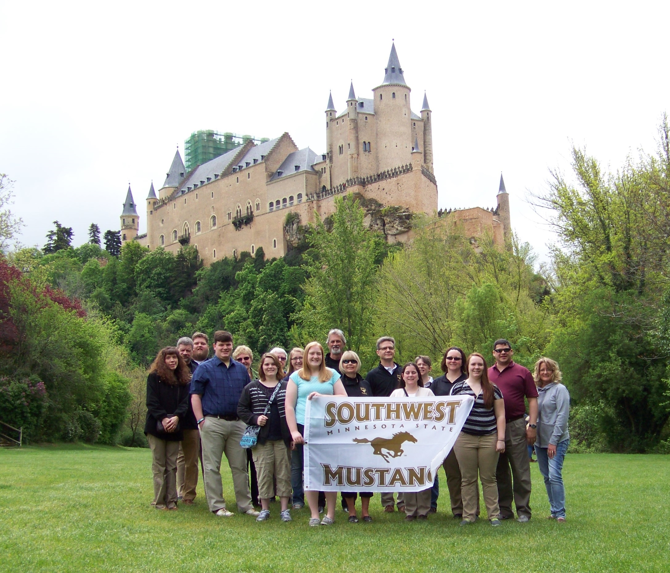 The tour participants in front of the Alcazar in Segovia